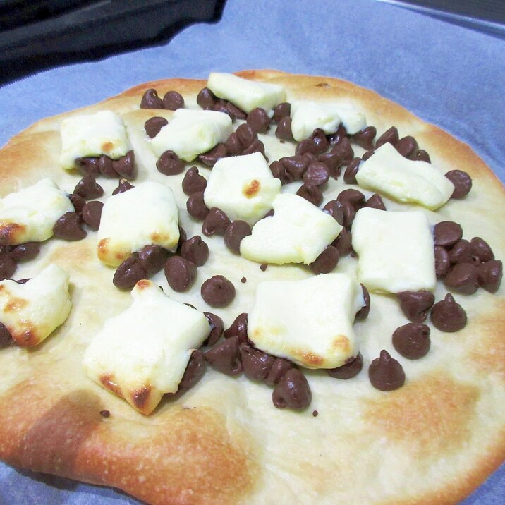 チョコレートとクリームチーズのピザ